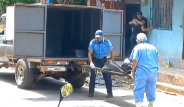 Encuentran muerta a señora de 68 años en su casa. Policía arresta a nieto