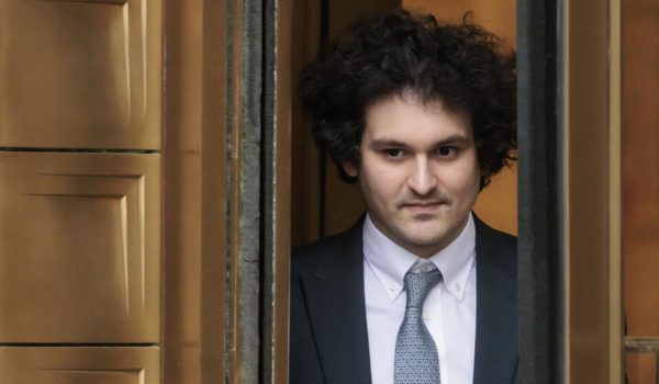 El niño prodigio de las criptomonedas Sam Bankman-Fried condenado a 25 años de prisión