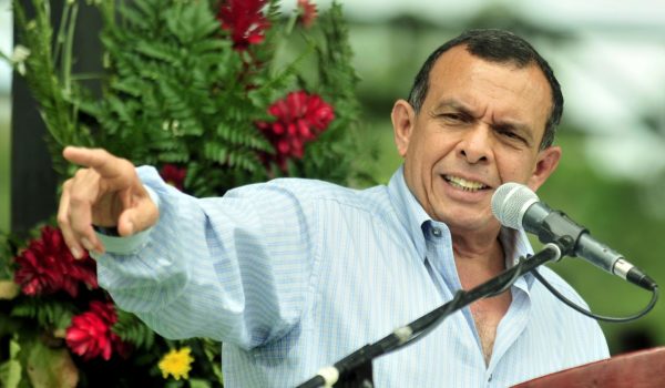 Porfirio Lobo rechaza las acusaciones de su hijo en un juicio contra Hernández en Nueva York