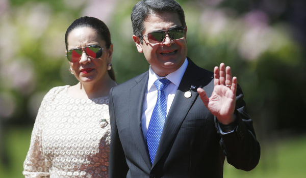 La esposa de Juan Orlando Hernández anuncia que buscará ser también presidenta de Honduras