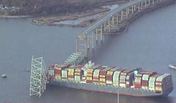Cómo ocurrió el choque de un barco con el principal puente de Baltimore y qué se sabe de las posibles causas