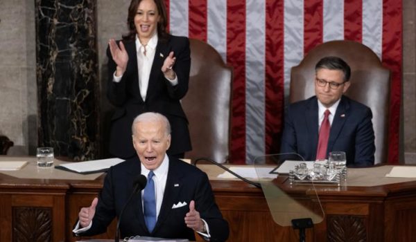 Empresarios y activistas piden que Biden amplíe los permisos de trabajo para inmigrantes