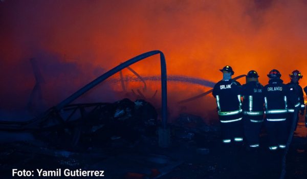 Incendios dejan una fábrica en Tipitapa y una casa en Granada reducidas a cenizas
