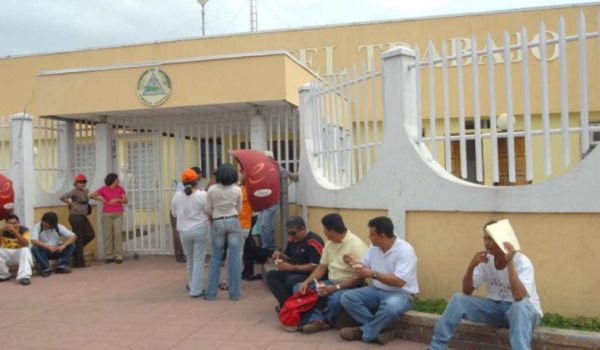 Trabajadores públicos descansarán también el 2 de mayo a cuenta de vacaciones