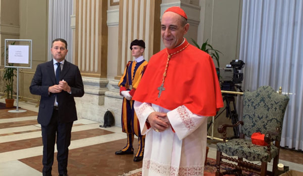 El Vaticano tacha el cambio de sexo y la maternidad subrogada de violación de la dignidad