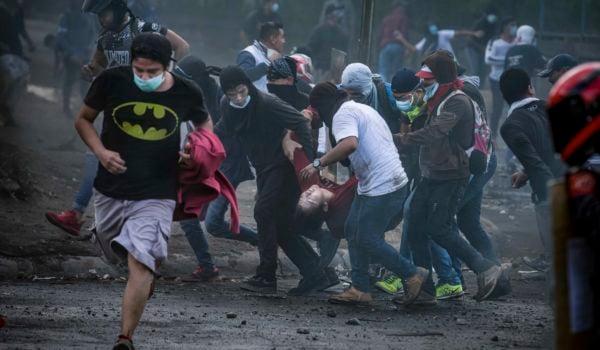 Rebelión de abril: ¿Qué sentimientos le provocan estas imágenes?