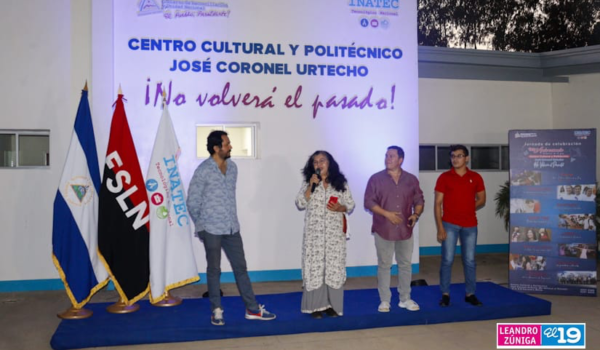 Recitan poesía de Rosario Murillo en instalaciones robadas a LA PRENSA