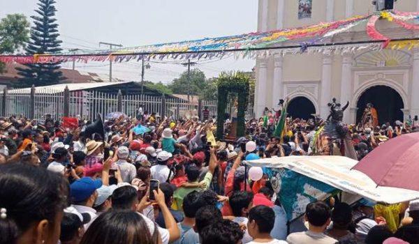 Tradición truncada: Tope de los Santos será afuera de la parroquia de San Marcos