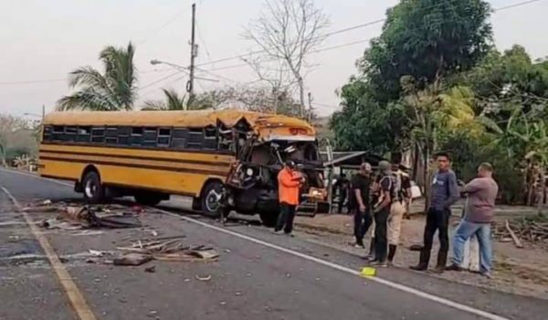 14 lesionados por violento choque de dos buses en San Miguelito