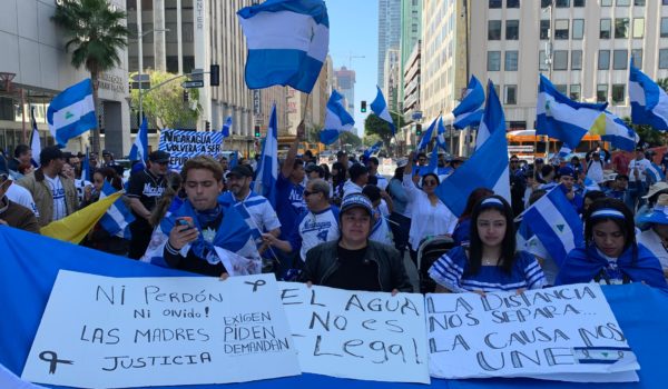 Nicaragüenses en Los Ángeles marcharon para conmemorar los seis años de la rebelión de abril. CORTESÍA/LEANA ICABALCETA/ARCHIVO 2024