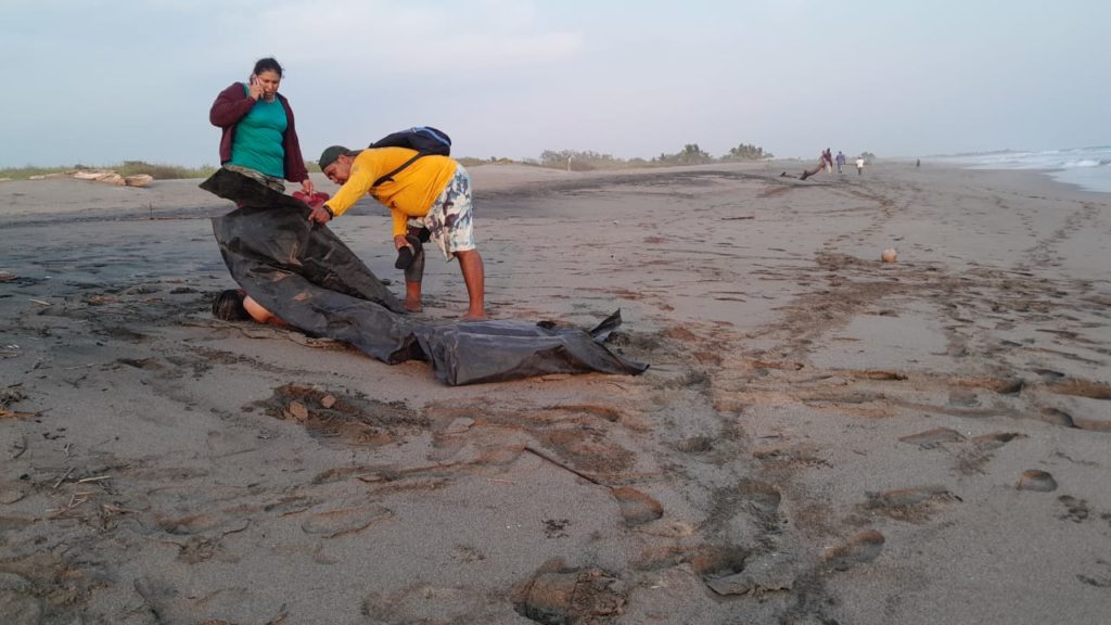 La tarde del lunes fue recuperado en el balneario de Poneloya, departamento de  León. LA PRENSA/ Redes sociales.
