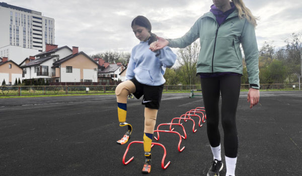 El camino de Yana: de perder las piernas por un misil ruso a la maratón de Boston