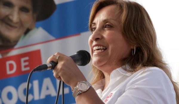 3 claves para entender el «caso Rolex» por el que allanaron la casa de la presidenta de Perú, Dina Boluarte