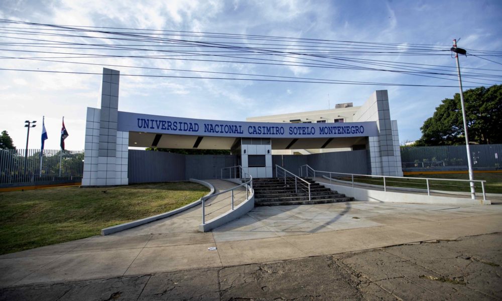 Fotografía del 19 de agosto del 2023 de la fachada de la antigua Universidad Centroamericana (UCA), después que el Gobierno de Nicaragua confiscara las instalaciones y cambiara el nombre a Universidad Nacional Casimiro Montenegro, en Managua (Nicaragua). EFE/STR