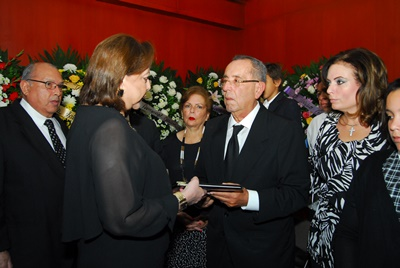 La presidenta de la Corte Suprema de Justicia (CSJ), Alba Luz Ramos Vanegas, frente al expresidente de Nicaragua, Arnoldo Alemán Lacayo, en las honras fúnebres de su hermano, el magistrado judicial José Antonio Alemán Lacayo. Foto del poder judicial