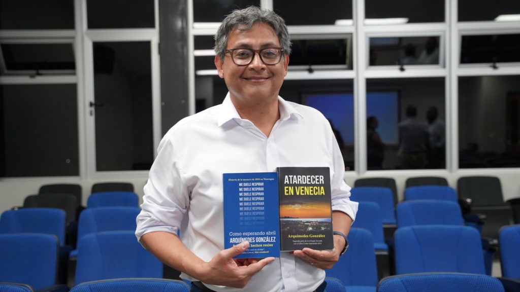El escritor Arquímedes González presentó en Costa Rica su novela el 19 de abril de 2024. LA PRENSA