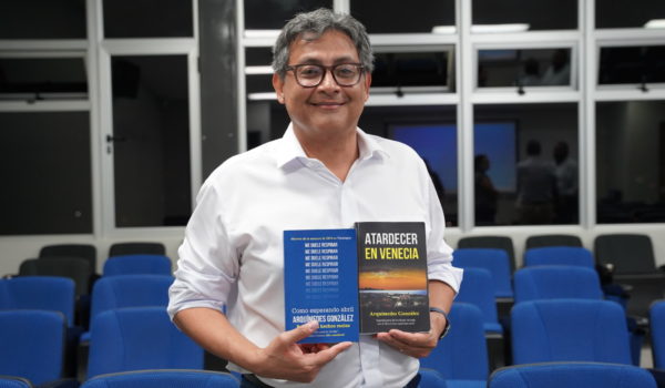 Presentan Atardecer en Venecia, la nueva novela de Arquímedes González