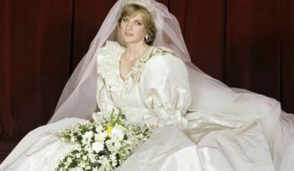 La diseñadora del vestido de novia de Lady Di prepara una versión moderna de ese traje