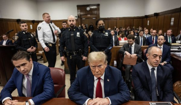 Defensa de Trump duda de la honestidad de Cohen en su segundo día de contrainterrogatorio