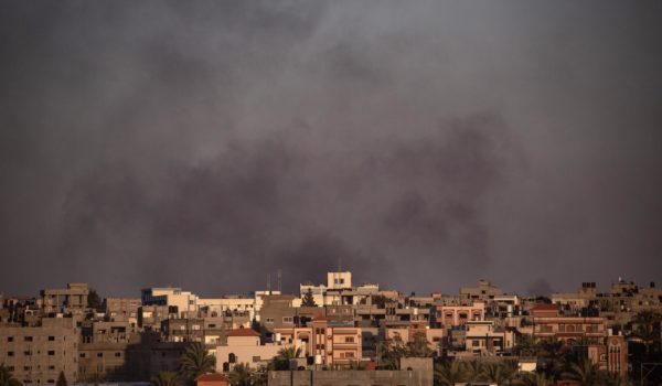 Unos 50 muertos en un ataque israelí en la «zona segura» de Rafah pese a la orden de CIJ