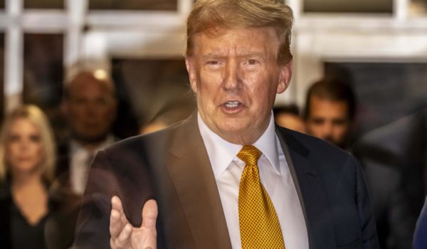 Demócratas abren investigación sobre posible quid pro quo de Trump con petroleras