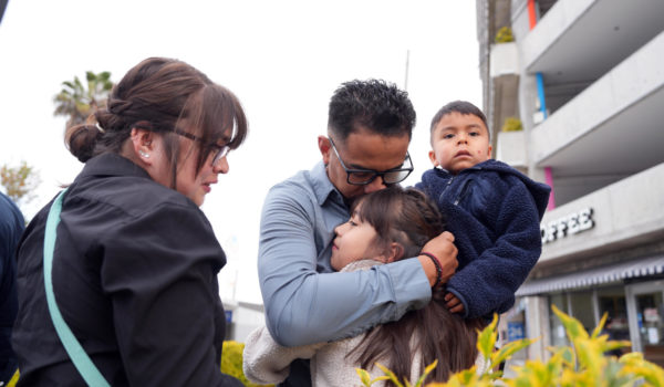 Regresan a EEUU dos «soñadores» atrapados en México lejos de su familia por más de un año
