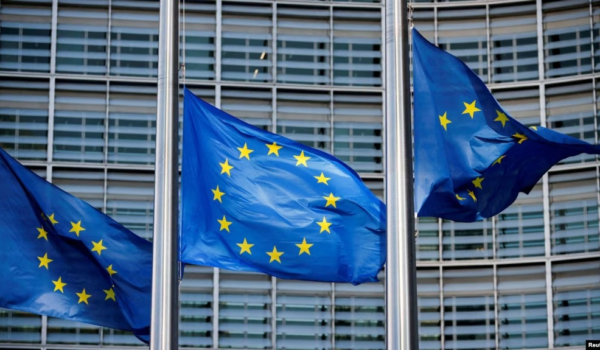 Banderas de la Unión Europea en las inmediaciones de la sede de la Comisión Europea en Bruselas. Archivo