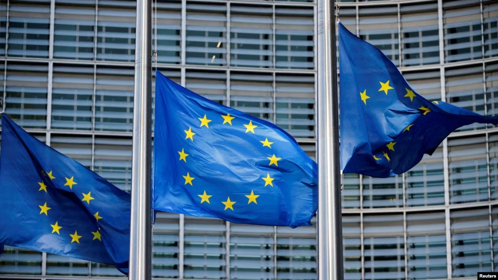 Banderas de la Unión Europea en las inmediaciones de la sede de la Comisión Europea en Bruselas. Archivo