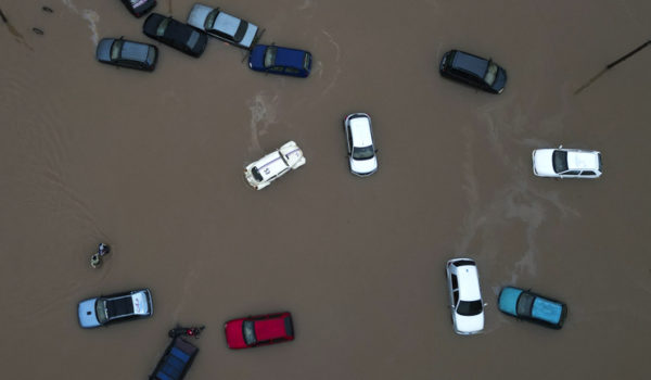 Suben a 137 los muertos por los temporales en el sur de Brasil