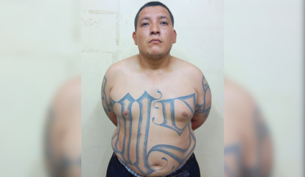 Policía entrega a miembro de la MS-13 a las autoridades de El Salvador