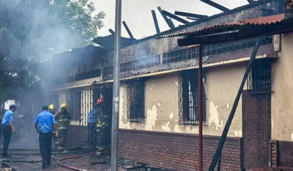 Dos incendios arrasan con cinco casas en Managua