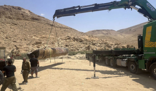 Israel recupera los restos de otro de los misiles del ataque de Irán