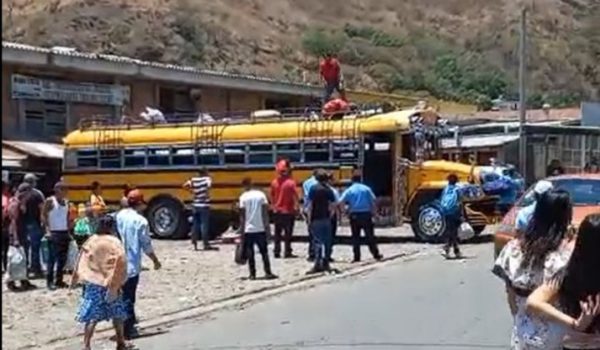 Adolescente mata a cobrador de autobús por no pagar el pasaje en Jinotega