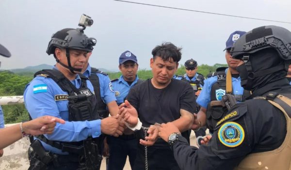 Nicaragua entrega a El Salvador a supuesto marero buscado por varios delitos