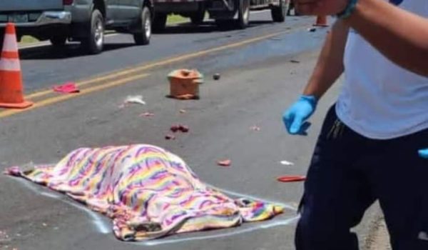 Pasajera de caponera muere en triple colisión