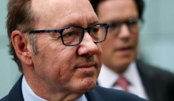El actor Kevin Spacey niega nuevas acusaciones de comportamiento inapropiado con hombres