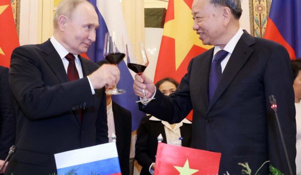 Putin no descarta suministrar armas a Corea del Norte como hace la OTAN en Ucrania