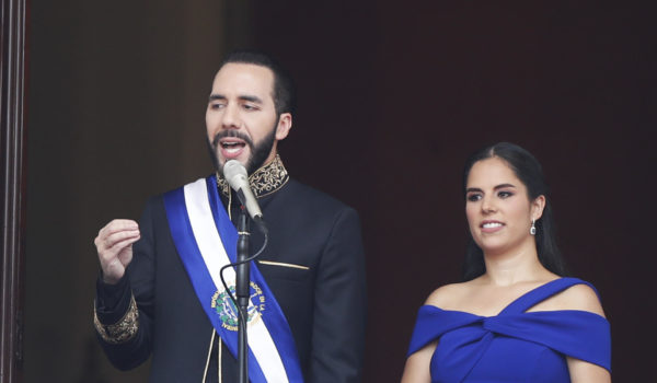 Presidente El Salvador asegura que su mejor arma contra las pandillas es la oración