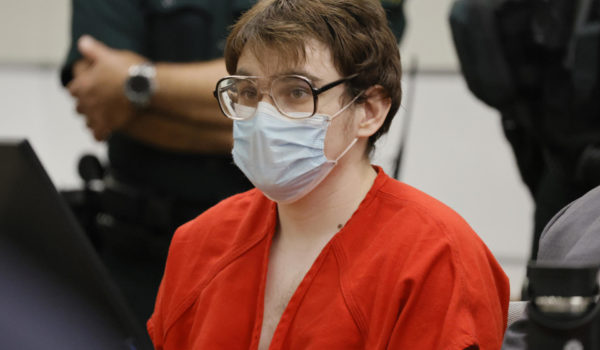 Comienza la demolición del edificio donde murieron 17 personas en el tiroteo de Parkland