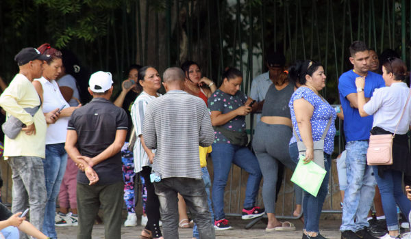 Las solicitudes de asilo caen más del 40 % en México pero los migrantes siguen varados