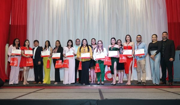 Claro premia la excelencia de sus colaboradores