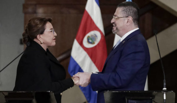 Costa Rica y Honduras acuerdan trabajar por la «reactivación» del SICA