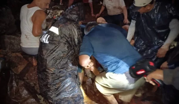 Adolescente nicaragüense perece por derrumbe de muro en El Salvador