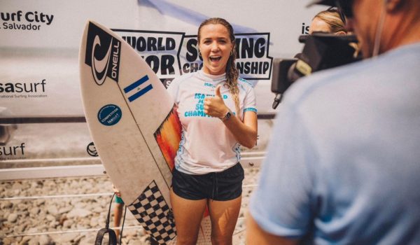 Candelaria Resano, la primera surfista nicaragüense en Juegos Olímpicos