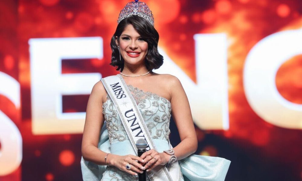 Tras coronarse como Miss Universe 2023, su fama la llevó a distintos programas de televisión y a visitar 30 países, siendo la reina de belleza más viajera en la historia. Foto: CORTESÍA/LA PRENSA