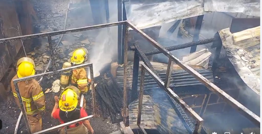 Solo escombros quedaron de las tres de las casas afectadas por incendio en Estelí. LA PRENSA/ Alerta Informativa.