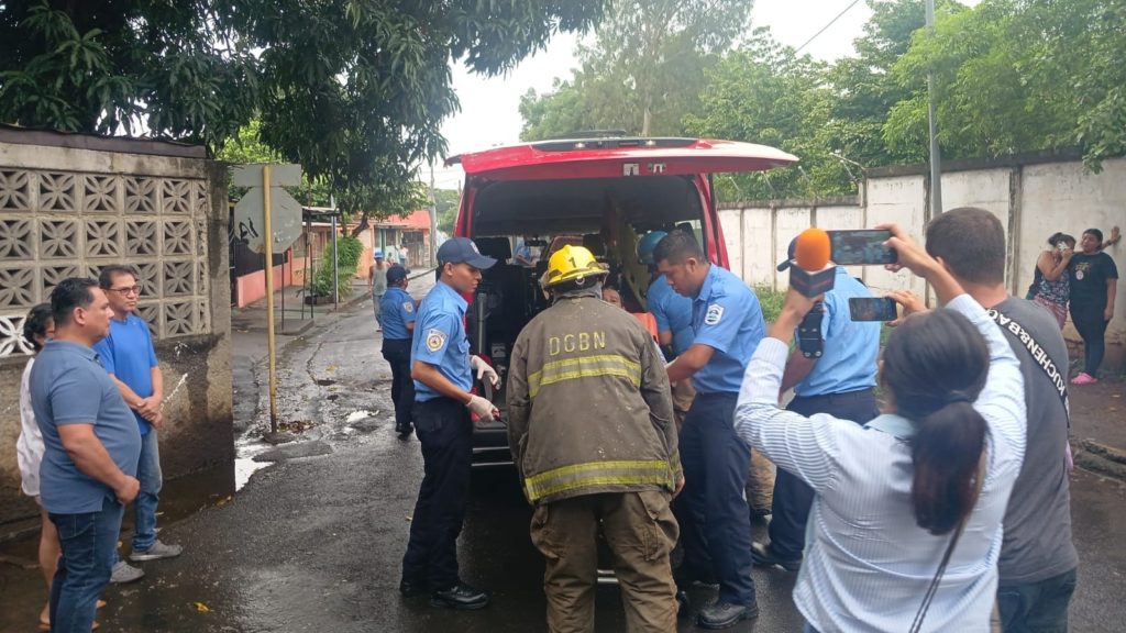 Los adultos mayores  quemados en el incendio de la mañana de este miércoles en el barrio El Paraisito, Distrito Cuatro de Managua. LA PRENSA/ Redes sociales.. 
