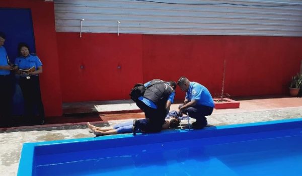 Policía investiga a ocho amigos por muerte de una mujer en Las Jagüitas