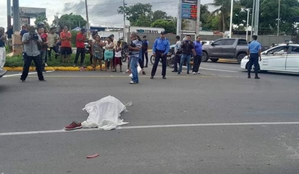 Dos muertos en accidente de tránsito en la rotonda Cristo Rey, en Managua