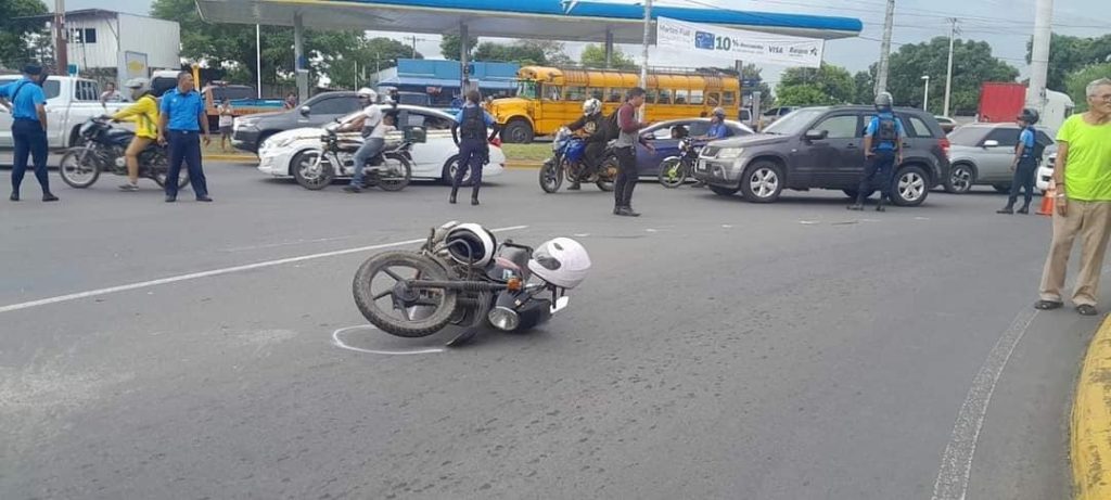 Esta es la moto en la cual se transportaban --. y su pareja. LA PRENSA/ Redes sociales. 